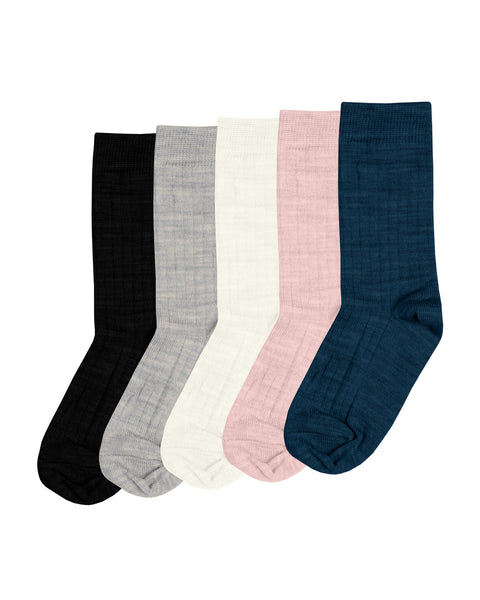 the menique Kids&#39; merino rib crew socks in all available colors: black, light gray, natural, pink, blue.